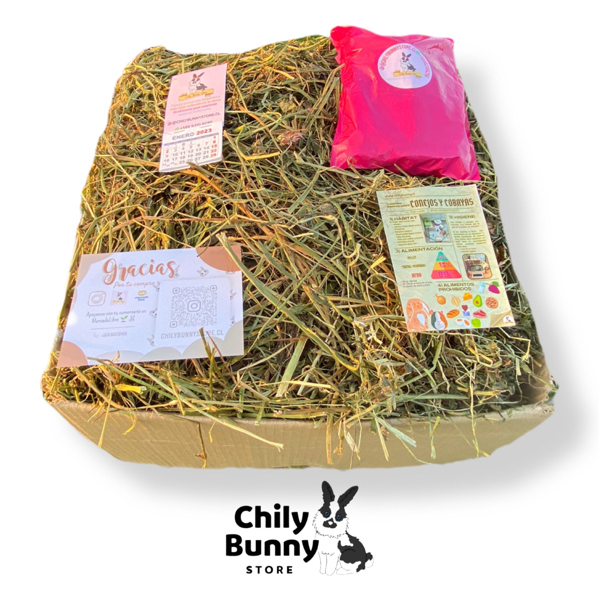 El mejor alimento nutritivo para nuestros adorables conejitos 🐇🥕 El heno de ballica con trébol les brinda la deliciosa y saludable mezcla que adoran. 🌱🍀 #MascotasFelices #CuidadoConejitos #HenoDeCalidad